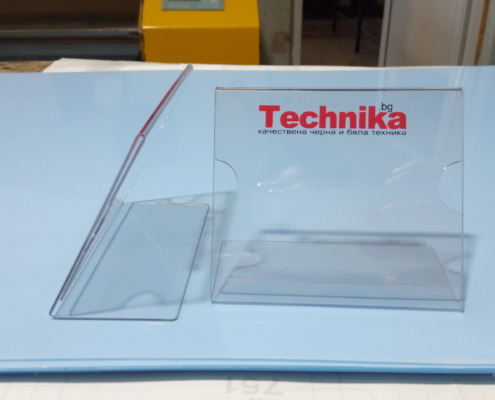 Плексигласови инфо поставки за магазин Technika.bg
