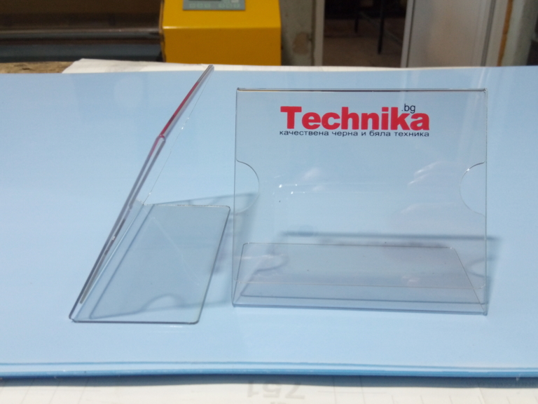 Плексигласови инфо поставки за магазин Technika.bg